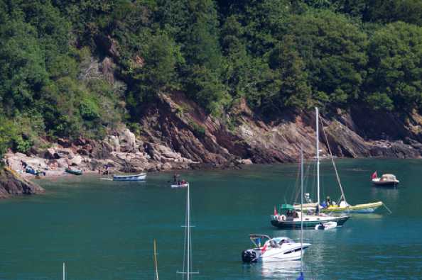 30 July 2020 - 14-56-49
The only public beach in Kingswear was getting crowded this afternoon.
-----------------------------
River Dart relaxation